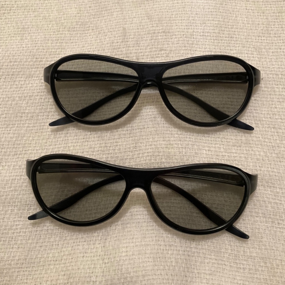 2 Pack LG Cinema 3D Glasses - Picture 2 of 5